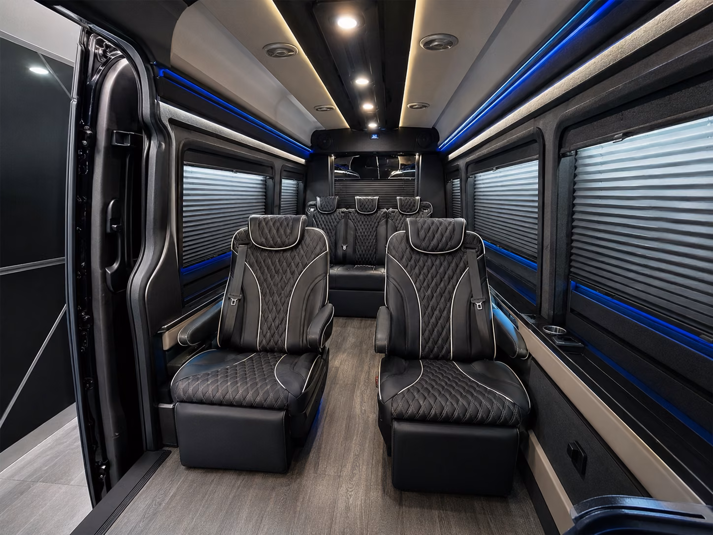 busrentalwestdesmoines com helps you find airport buses for corporate groups conventions and conferences