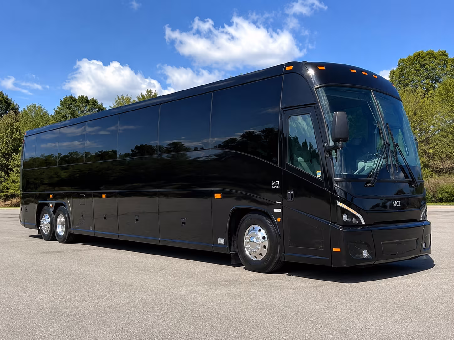 busrentalwestdesmoines com is here to make guest shuttles easy for every wedding size