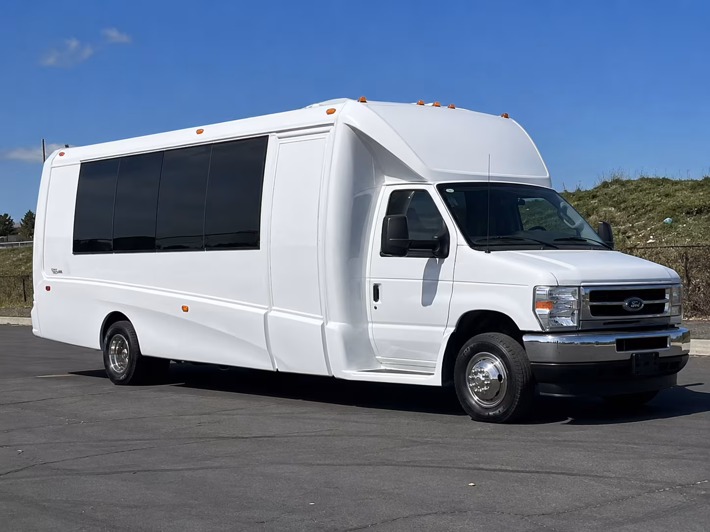 party buses and minibuses for des moines metro winery crawls