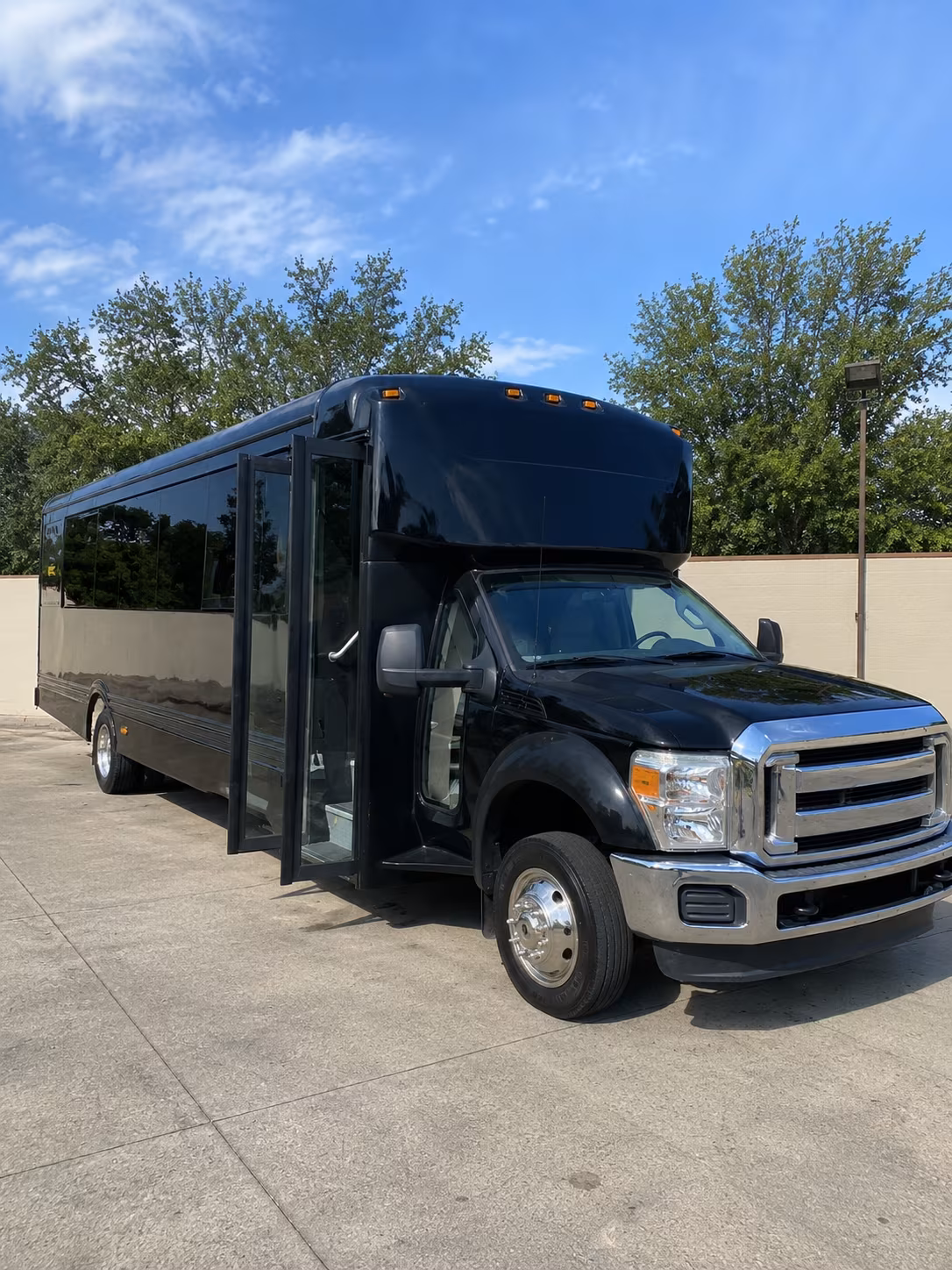 west des moines 20 passenger party bus