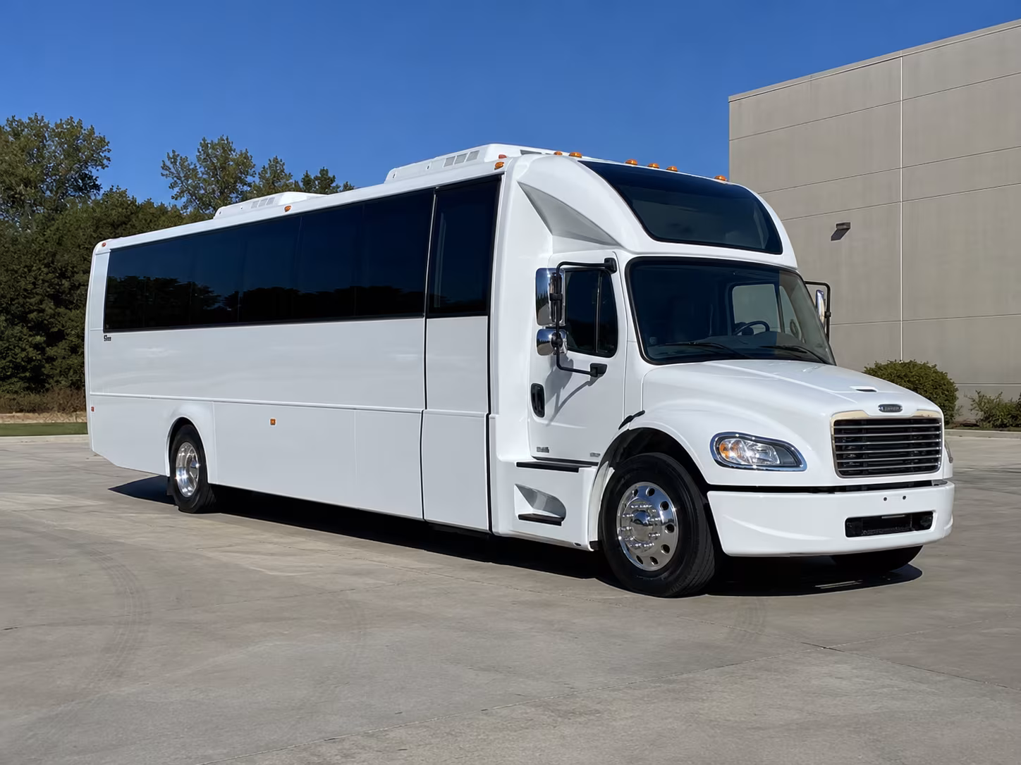 west des moines 28 passenger party bus